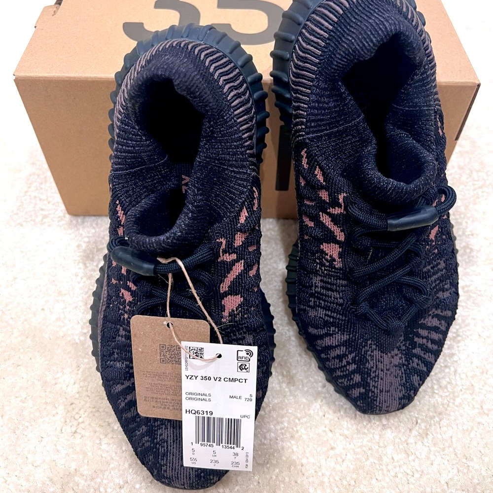 YZY 350 V2 CMPCT
